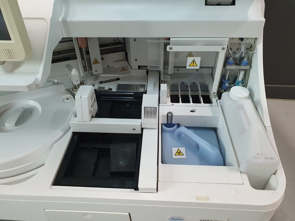 Roche Cobas E411 Immunoassay Analyzer - Pk International Equips